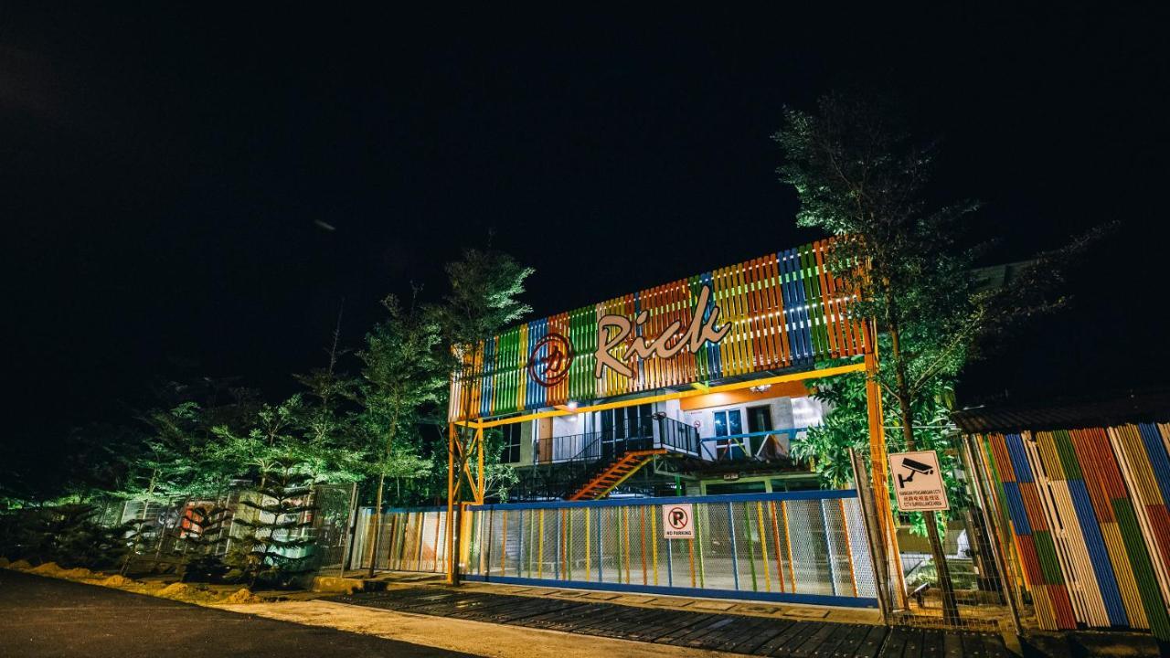 Rick Resort Телук-Интан Экстерьер фото